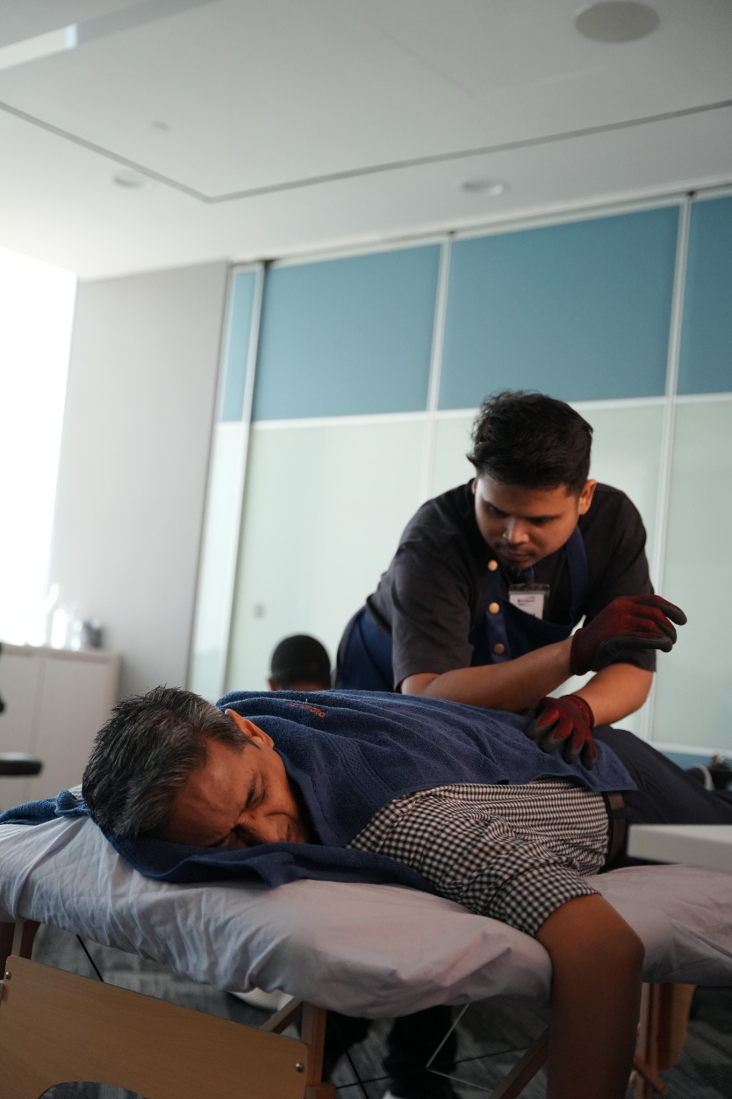 Table Massage vs Chair Massage: Which One for Your Office